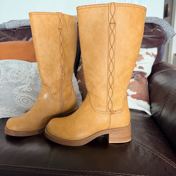 No Boundaries Tall Equestrian Boots 8 wide - Picture 4 of 9